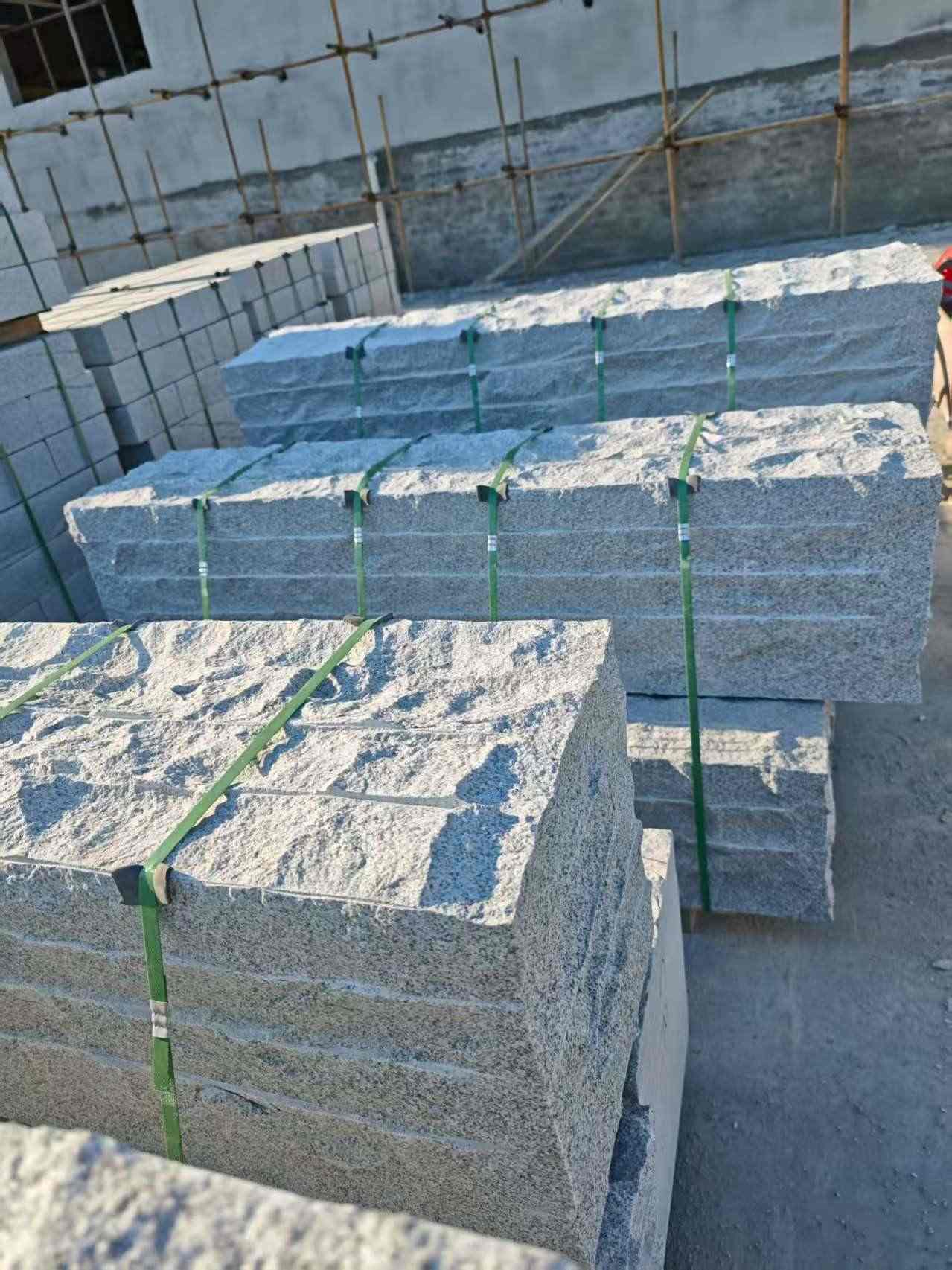 昌都芝麻白自然面整石 坐凳